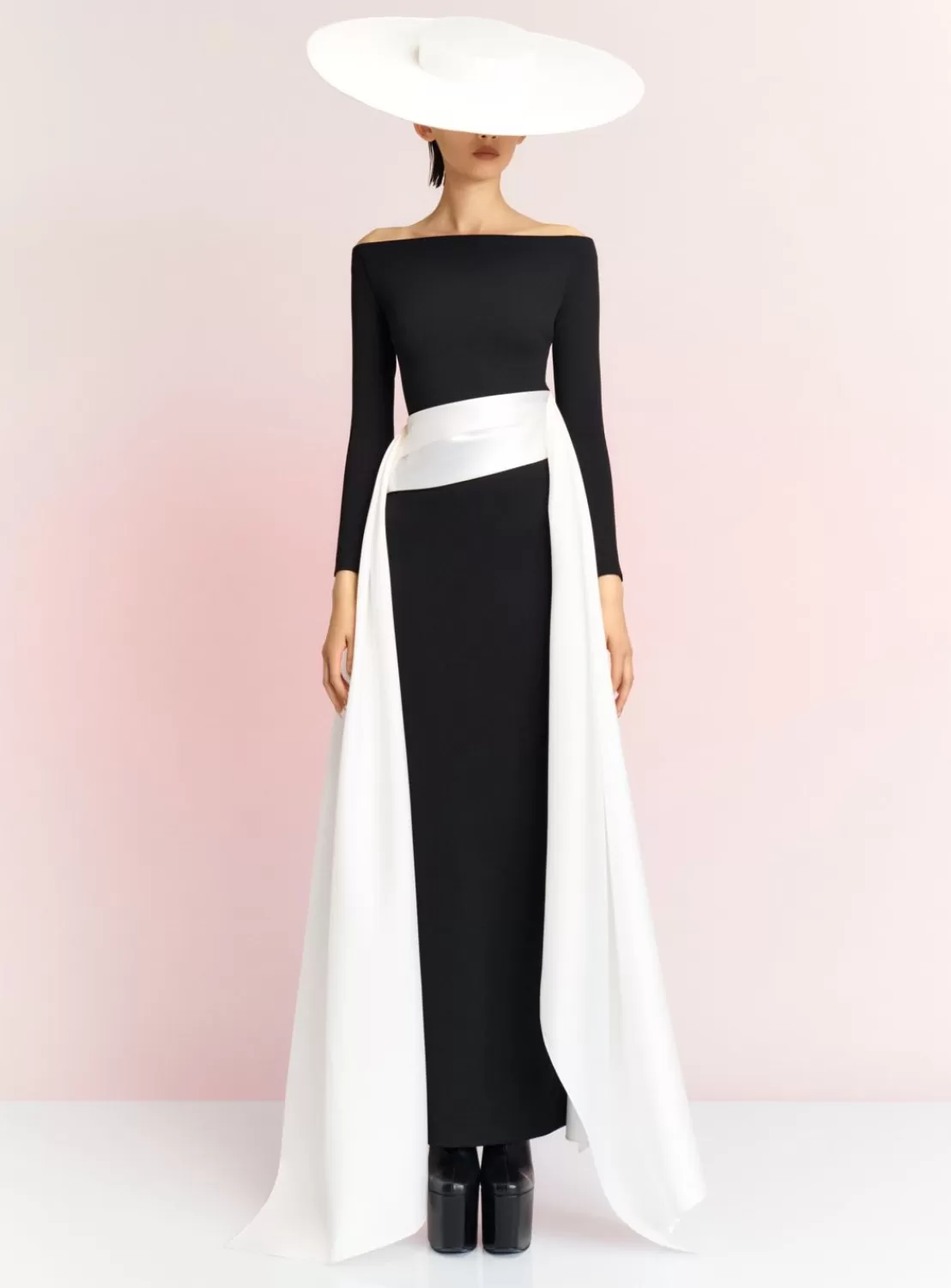 The Irma Maxi Dress In Black And Cream^Solace London Fashion