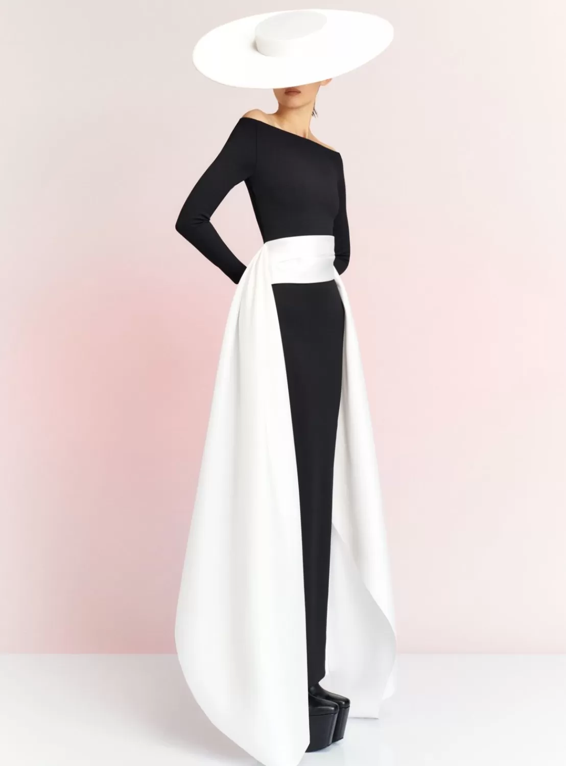 The Irma Maxi Dress In Black And Cream^Solace London Fashion